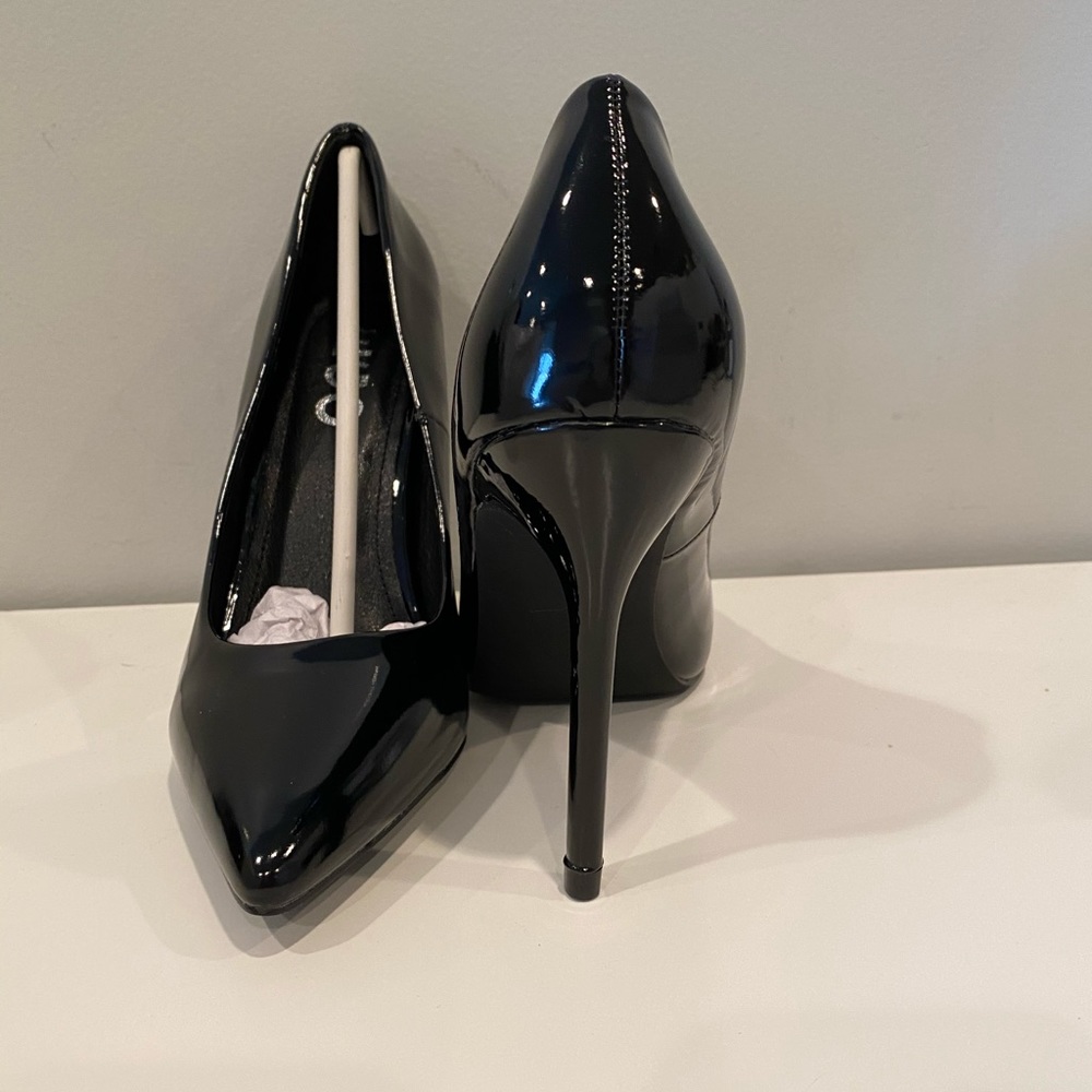 NWT EGO black pointed toe stilettos